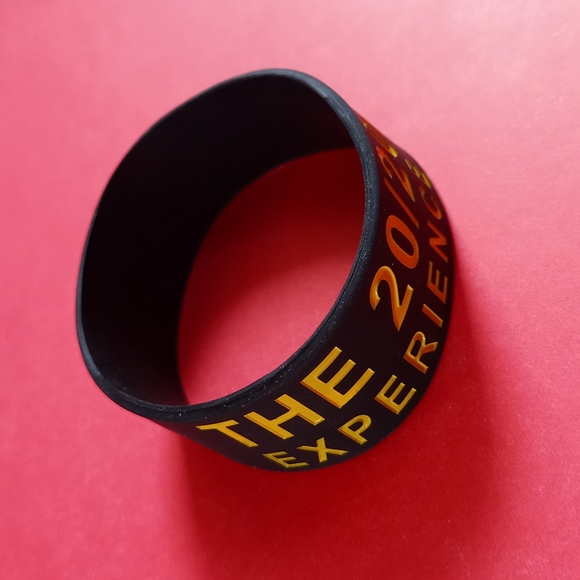 Justin Timberlake The 20/20 Experience Bands NWOT - Picture 3 of 4